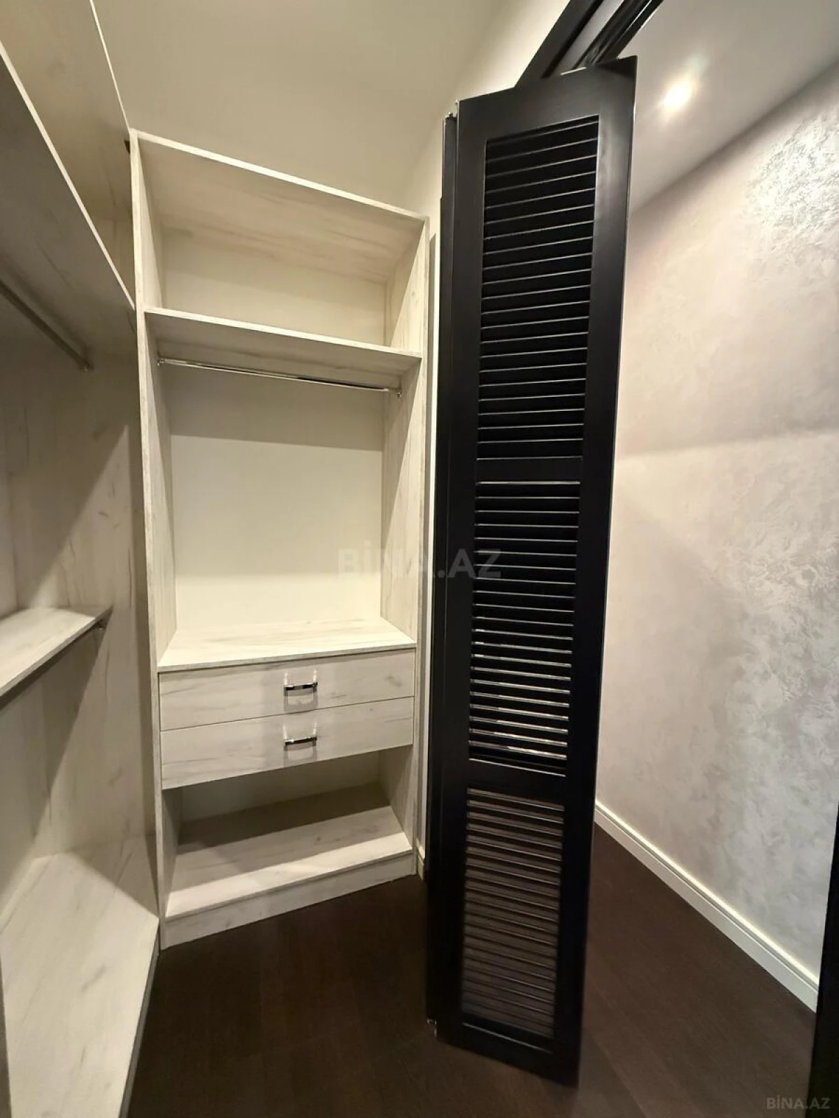 Satılır 3 otaqlı mənzil 130 m²