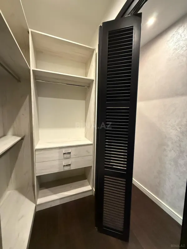 Satılır 3 otaqlı mənzil 130 m²