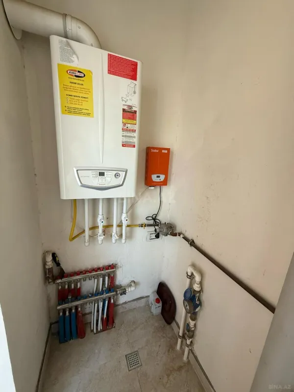 Satılır 3 otaqlı mənzil 130 m²