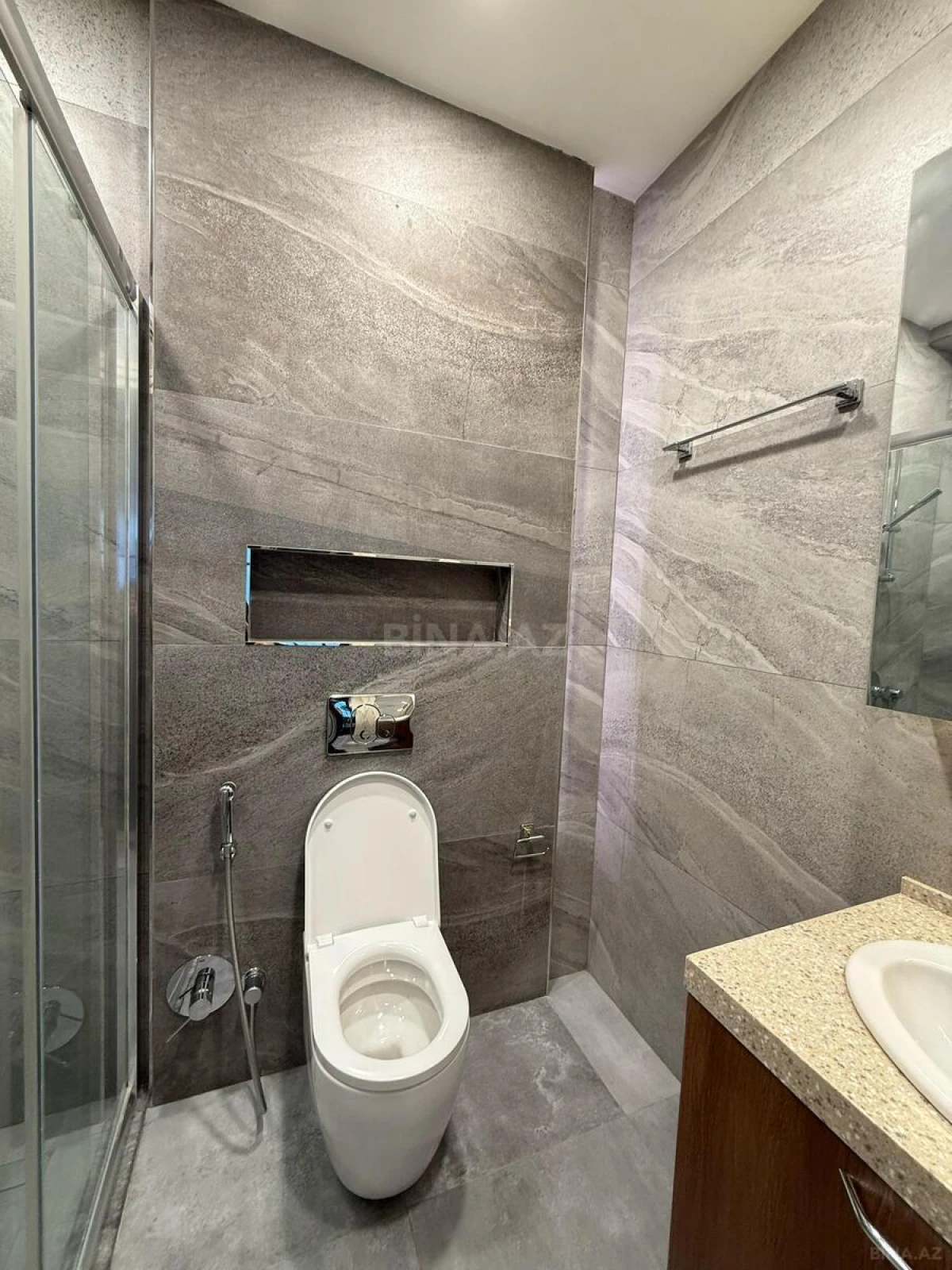 Satılır 3 otaqlı mənzil 130 m²