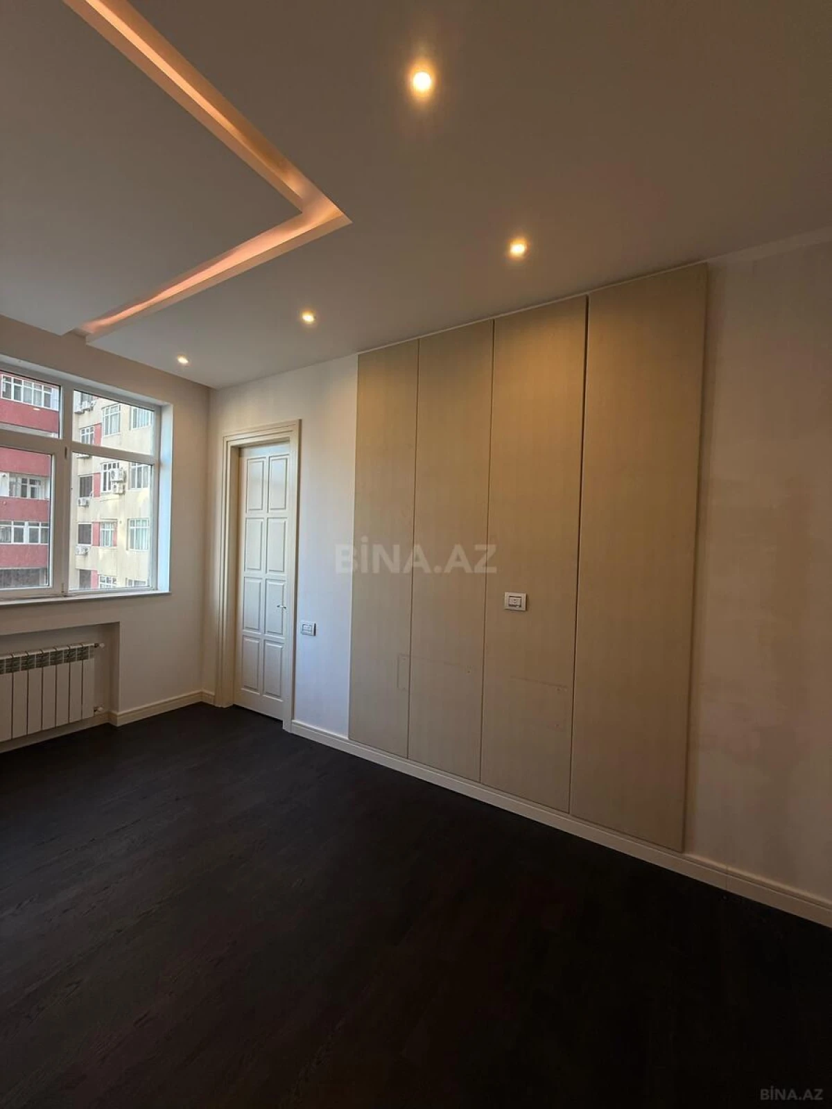 Satılır 3 otaqlı mənzil 130 m²