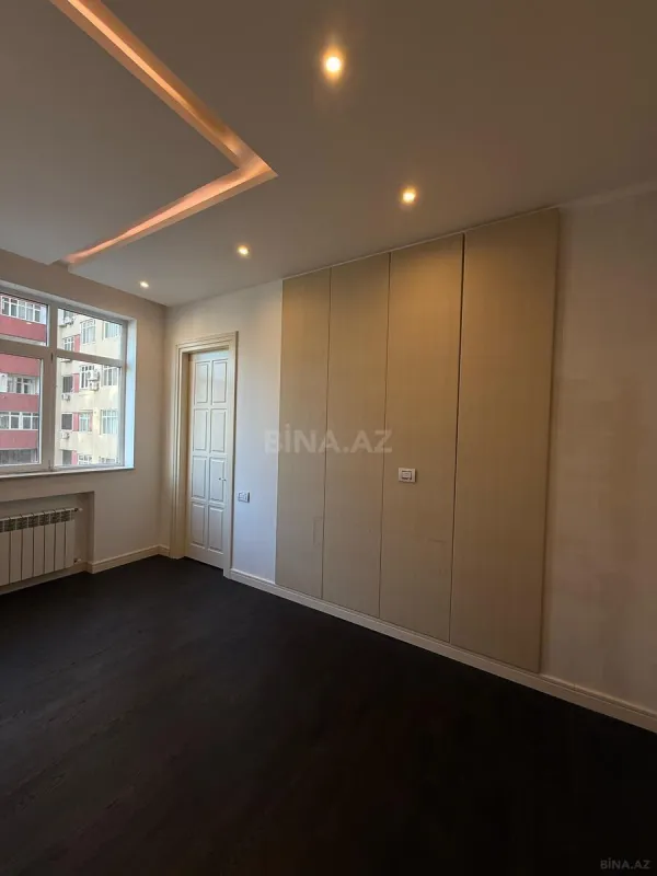 Satılır 3 otaqlı mənzil 130 m²