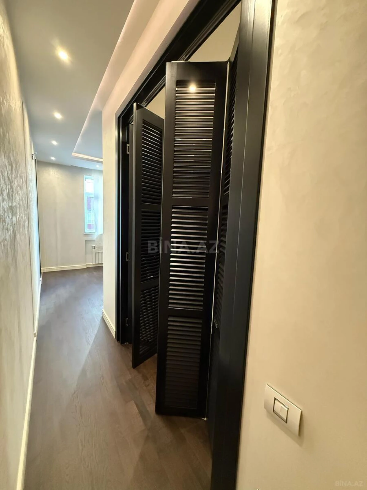 Satılır 3 otaqlı mənzil 130 m²