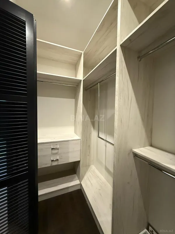 Satılır 3 otaqlı mənzil 130 m²