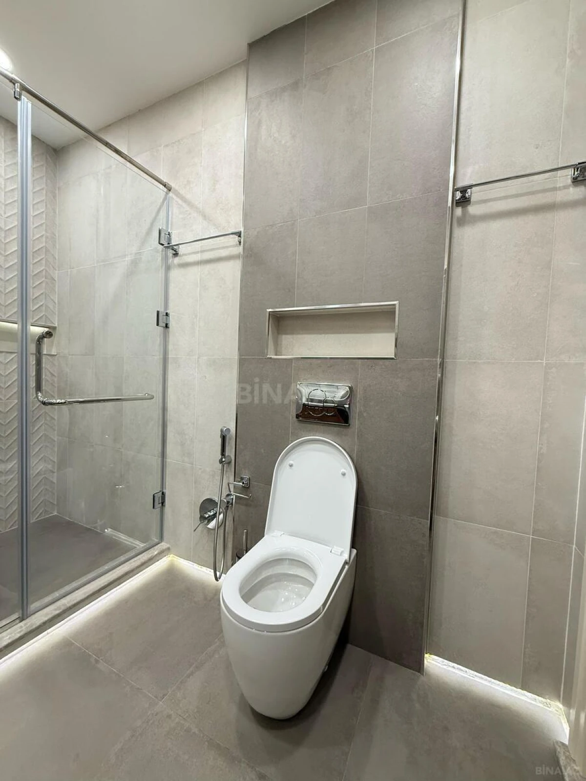 Satılır 3 otaqlı mənzil 130 m²