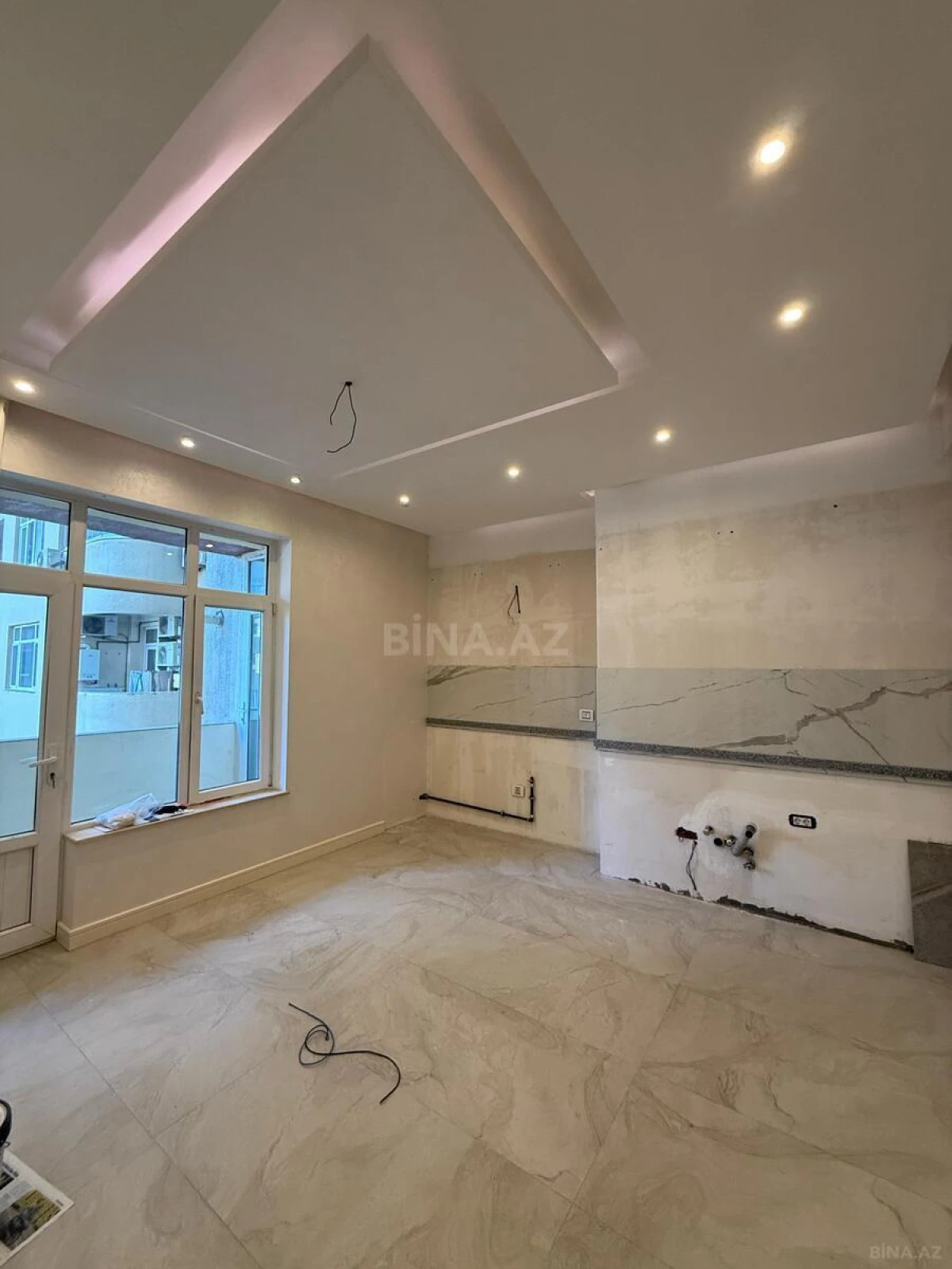 Satılır 3 otaqlı mənzil 130 m²