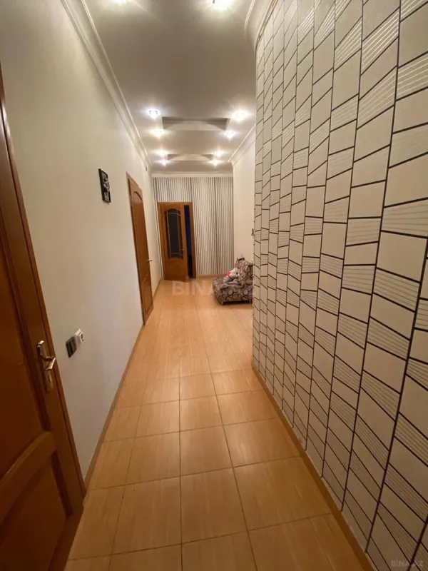 Satılır 3 otaqlı mənzil 138 m²
