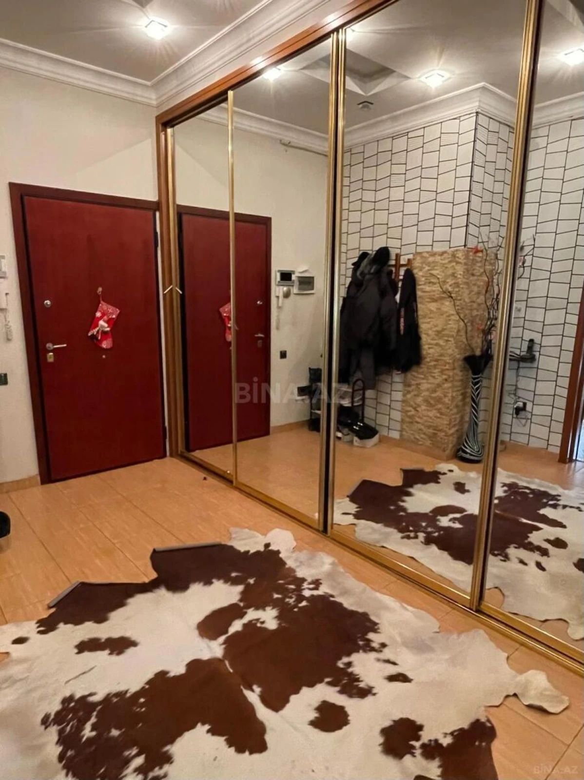 Satılır 3 otaqlı mənzil 138 m²