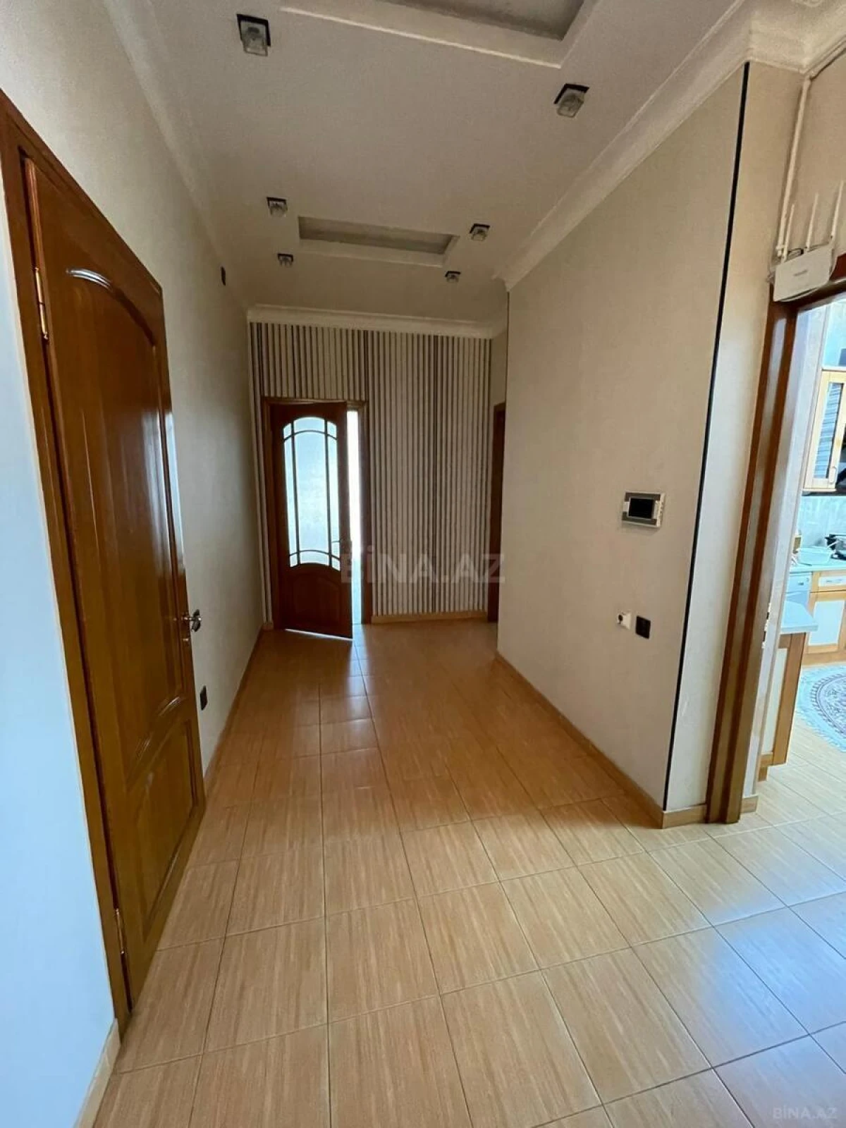Satılır 3 otaqlı mənzil 138 m²