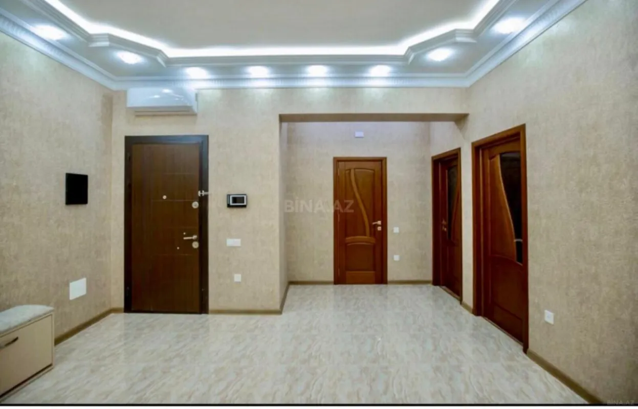 Kirayə verilir 4 otaqlı mənzil 181 m²