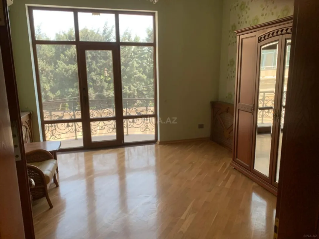 Kirayə verilir 10 otaqlı həyət evi 450 m²