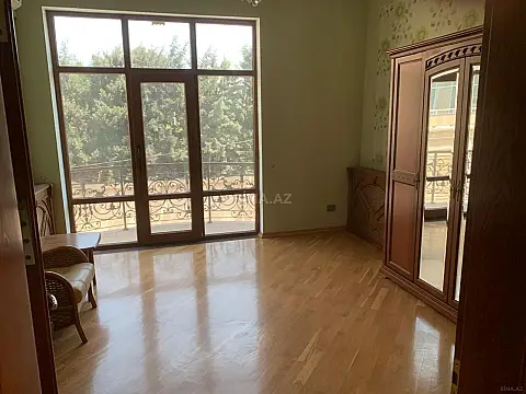 Kirayə verilir 10 otaqlı həyət evi 450 m²