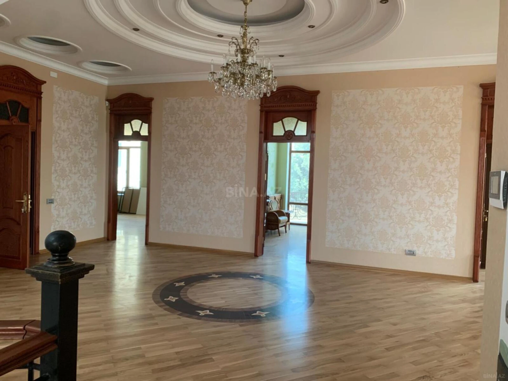 Kirayə verilir 10 otaqlı həyət evi 450 m²