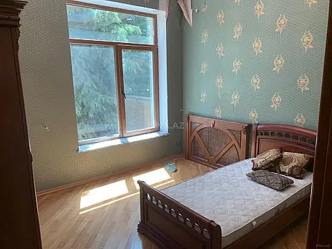 Kirayə verilir 10 otaqlı həyət evi 450 m²