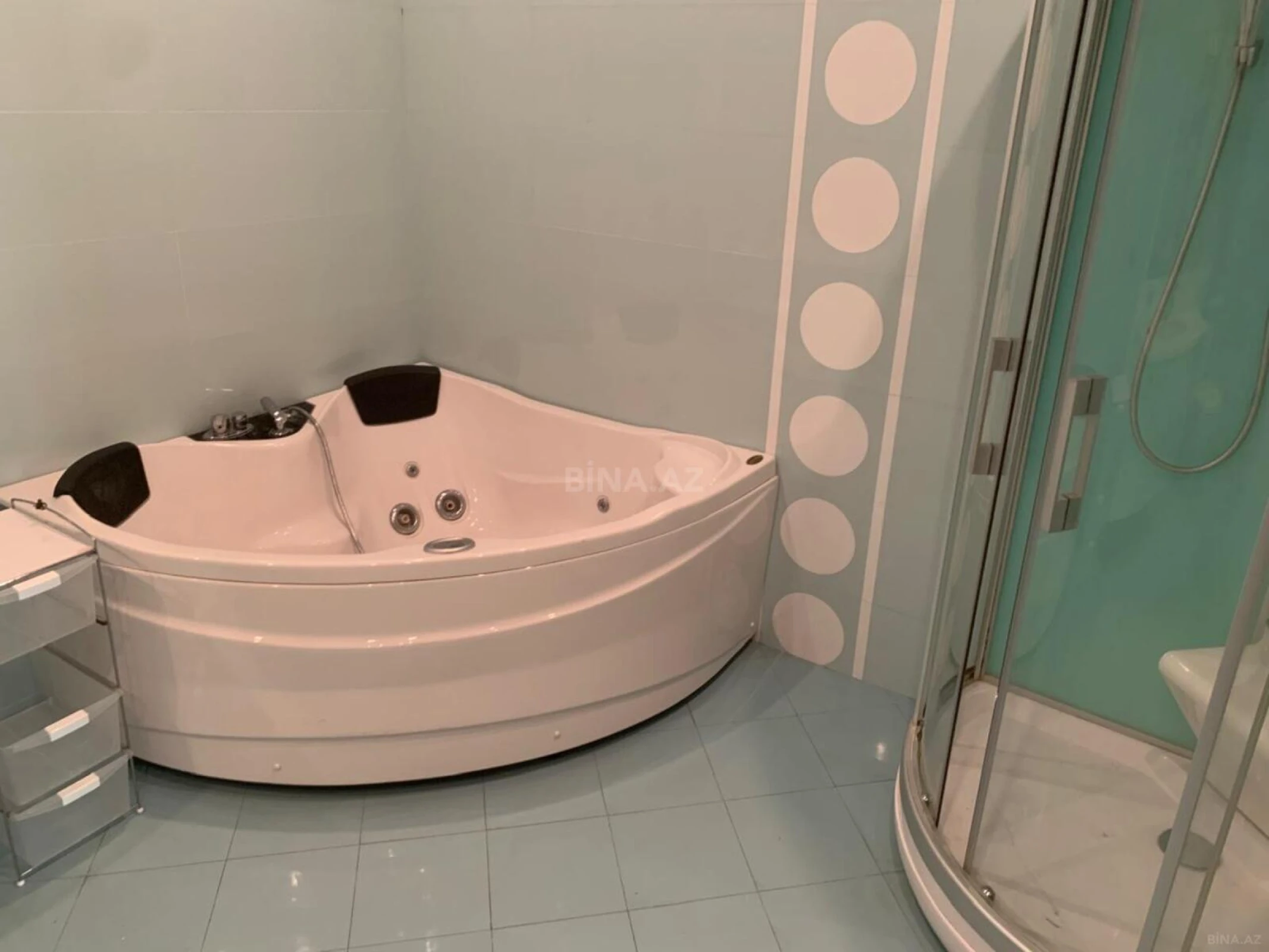 Kirayə verilir 10 otaqlı həyət evi 450 m²