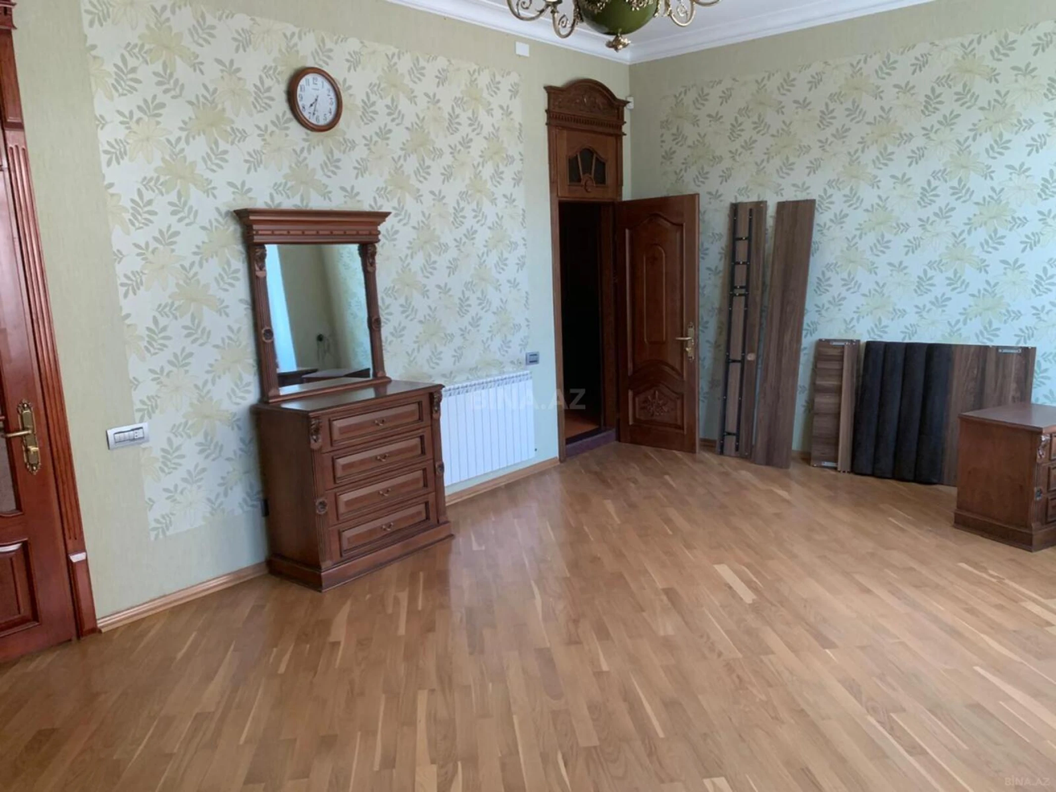 Kirayə verilir 10 otaqlı həyət evi 450 m²