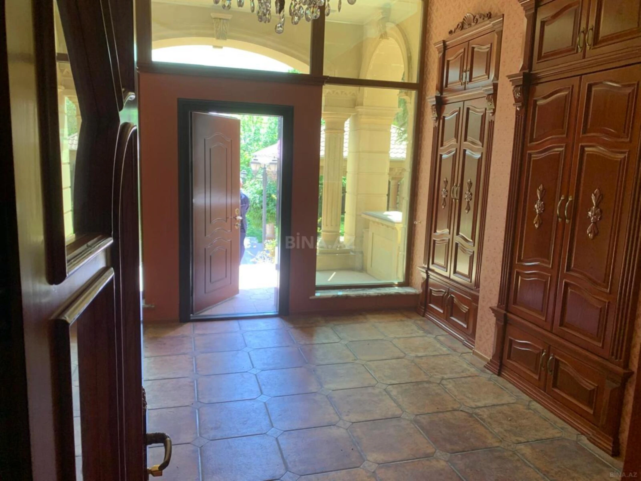 Kirayə verilir 10 otaqlı həyət evi 450 m²