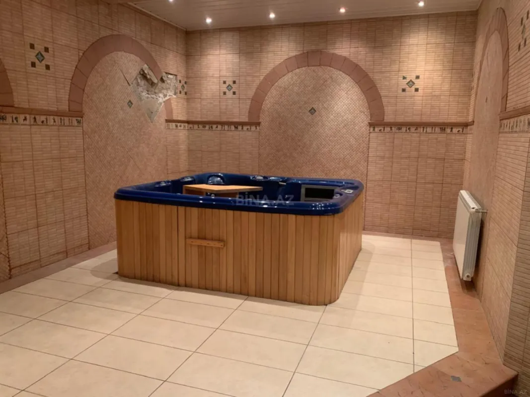 Kirayə verilir 10 otaqlı həyət evi 450 m²