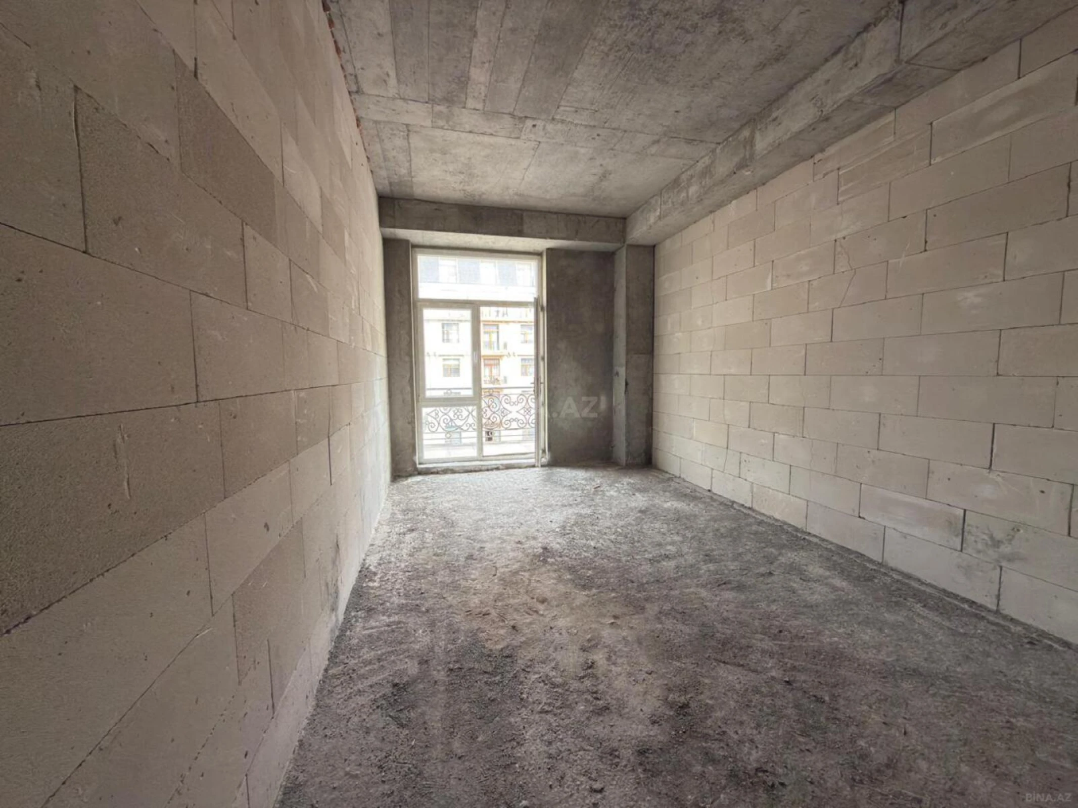 Satılır 3 otaqlı mənzil 132 m²