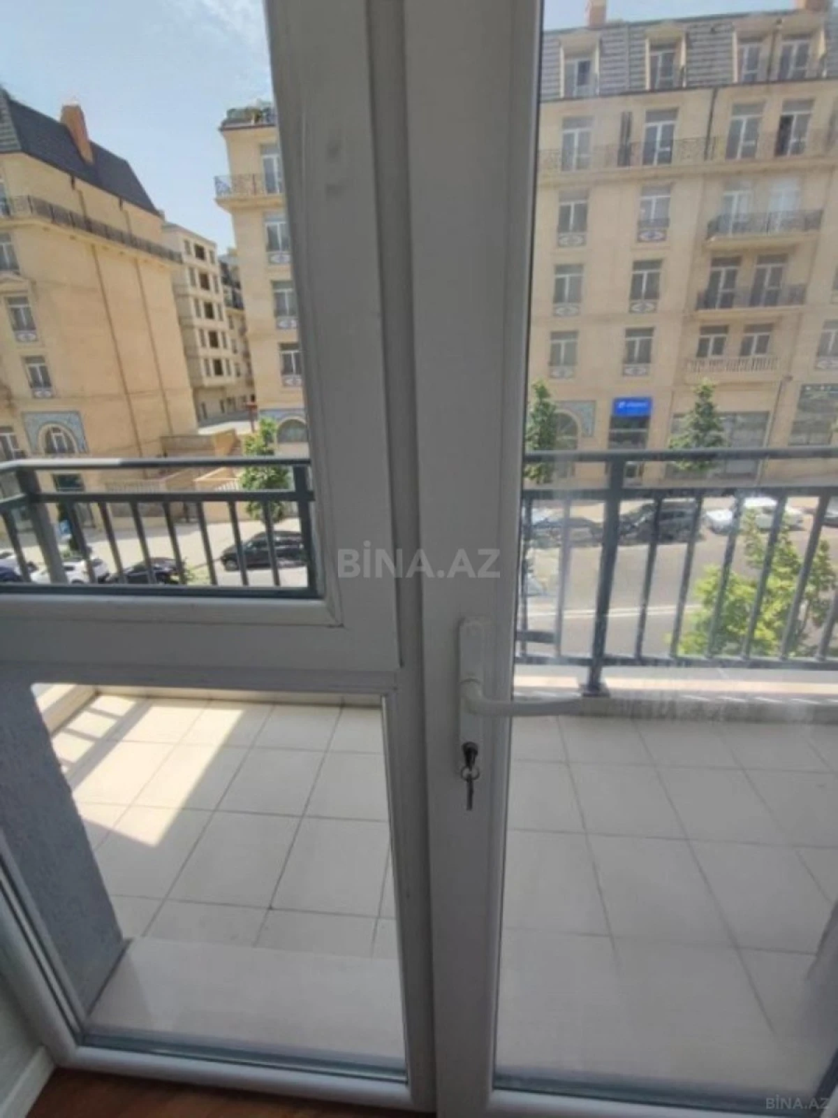 Kirayə verilir 2 otaqlı mənzil 92 m²