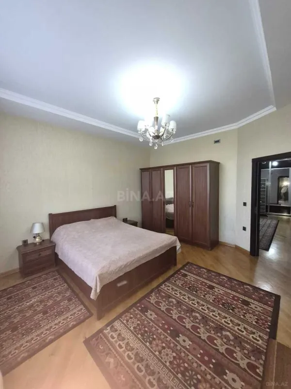Kirayə verilir 4 otaqlı mənzil 130 m²