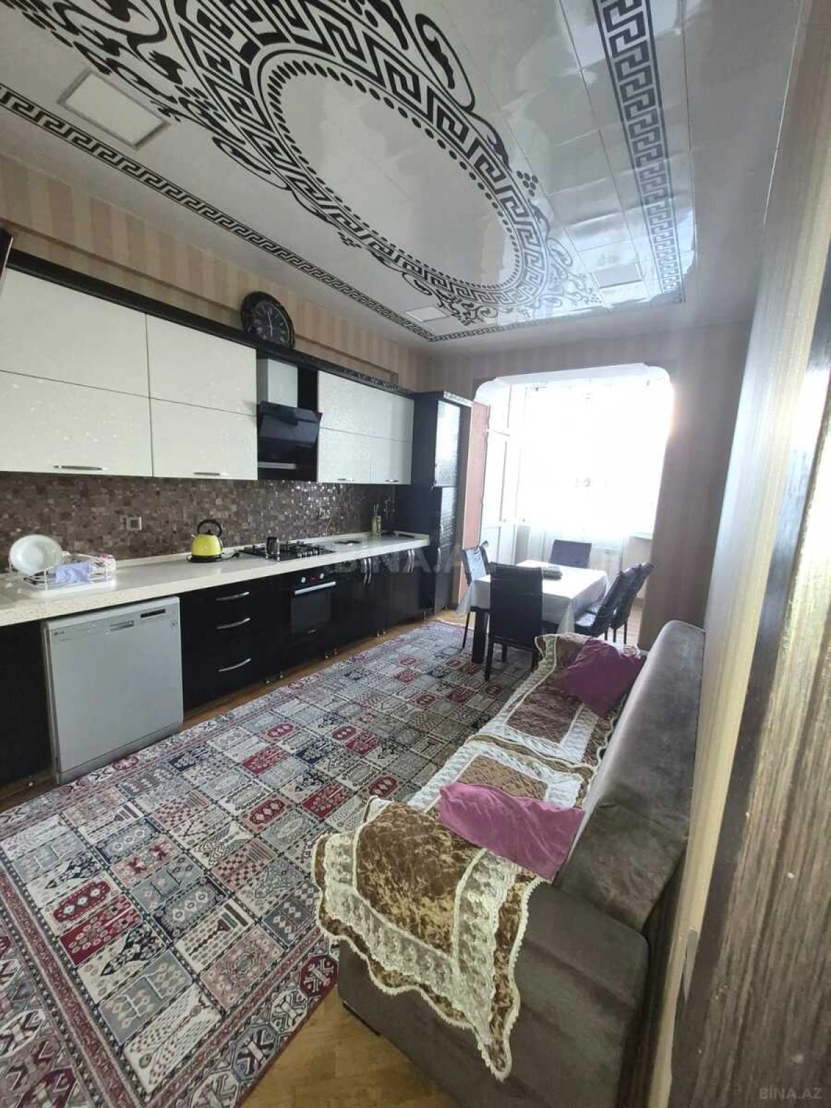 Kirayə verilir 4 otaqlı mənzil 130 m²