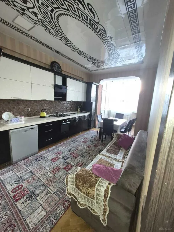 Kirayə verilir 4 otaqlı mənzil 130 m²