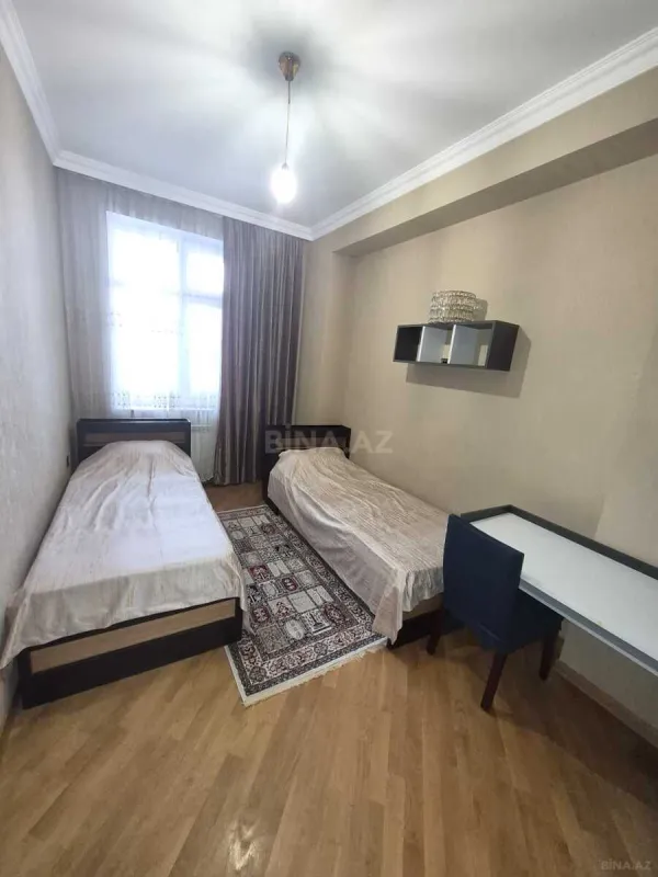Kirayə verilir 4 otaqlı mənzil 130 m²