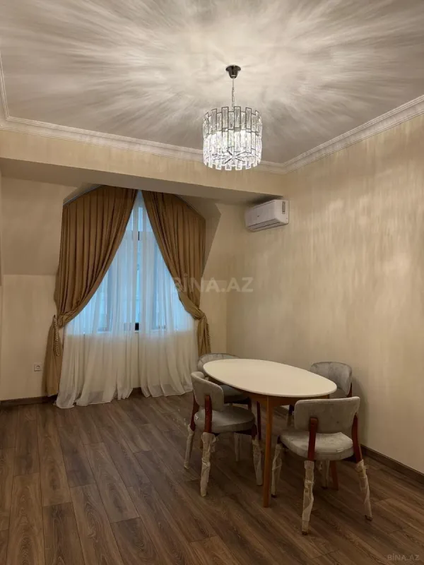 Satılır 3 otaqlı mənzil 125 m²