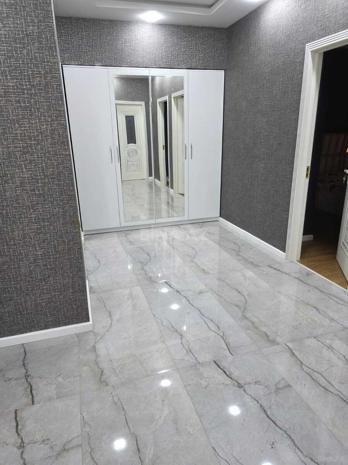 Kirayə verilir 3 otaqlı mənzil 148 m²