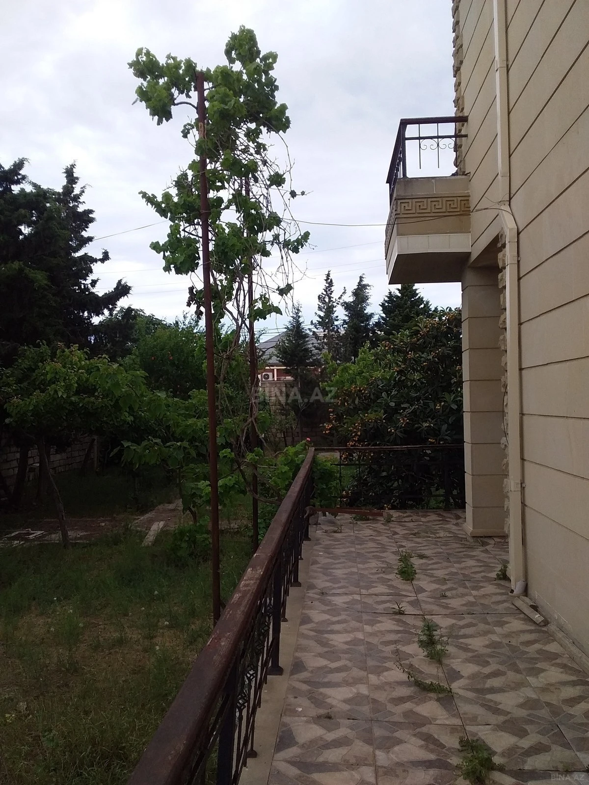 Satılır 6 otaqlı həyət evi 300 m²