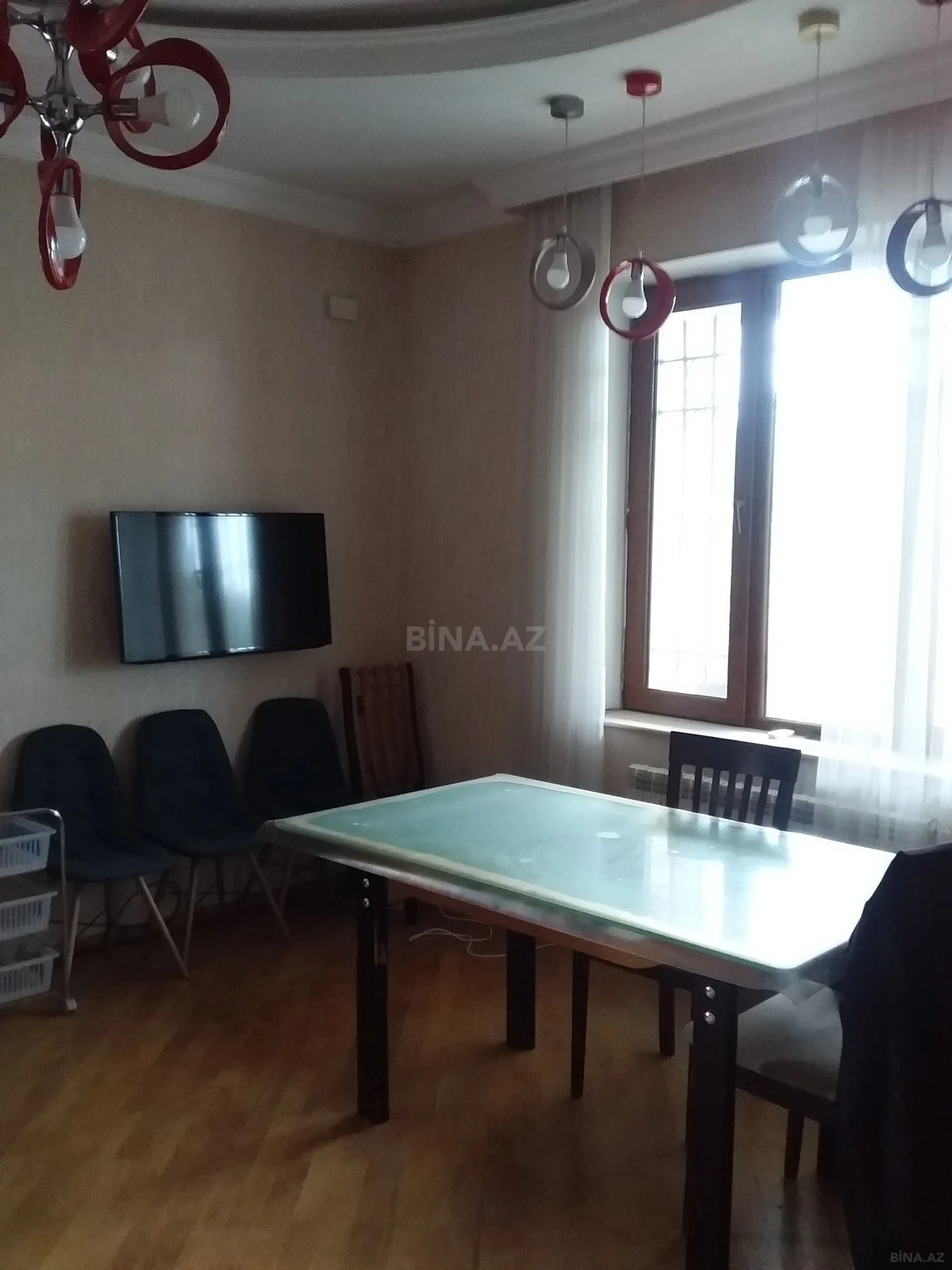 Satılır 6 otaqlı həyət evi 300 m²