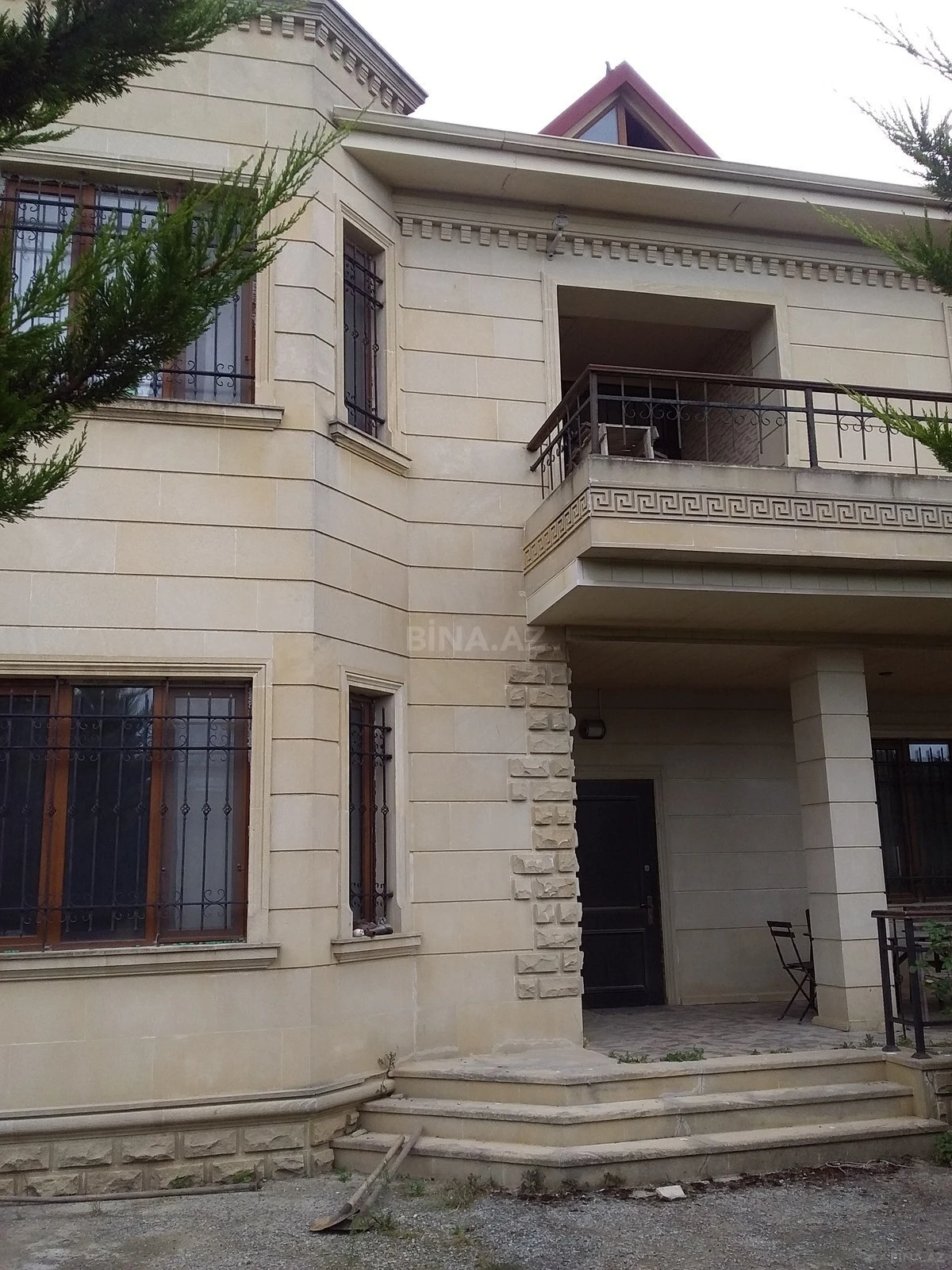 Satılır 6 otaqlı həyət evi 300 m²