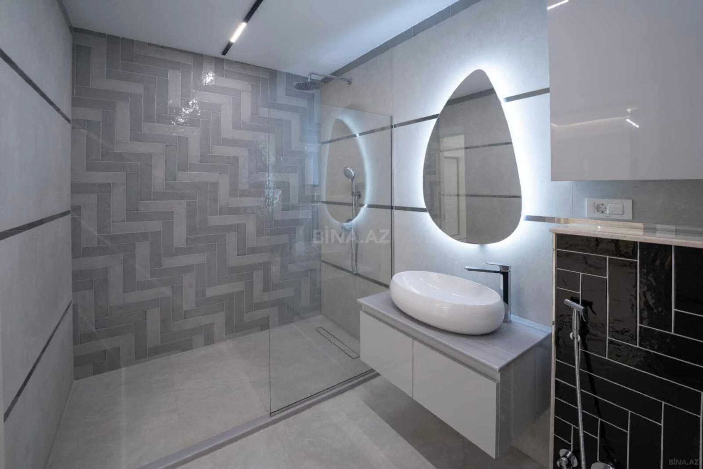 Satılır 3 otaqlı mənzil 123 m²