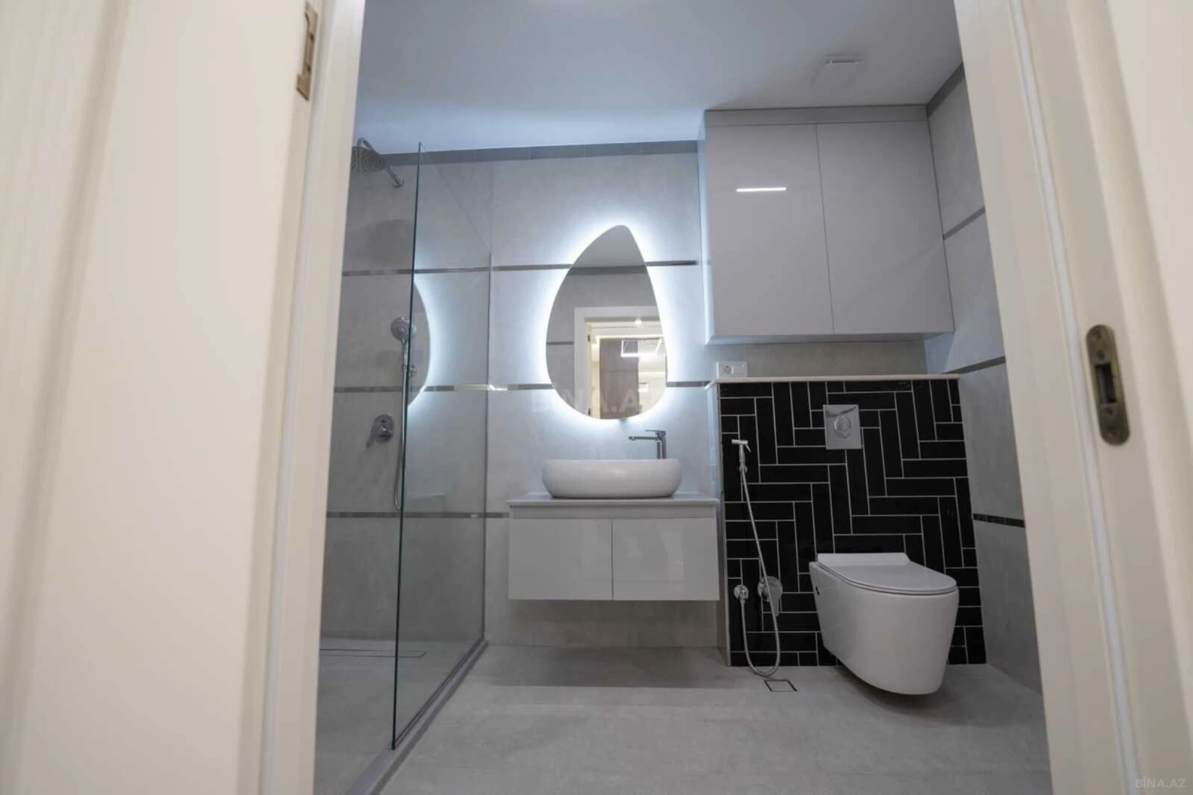 Satılır 3 otaqlı mənzil 123 m²