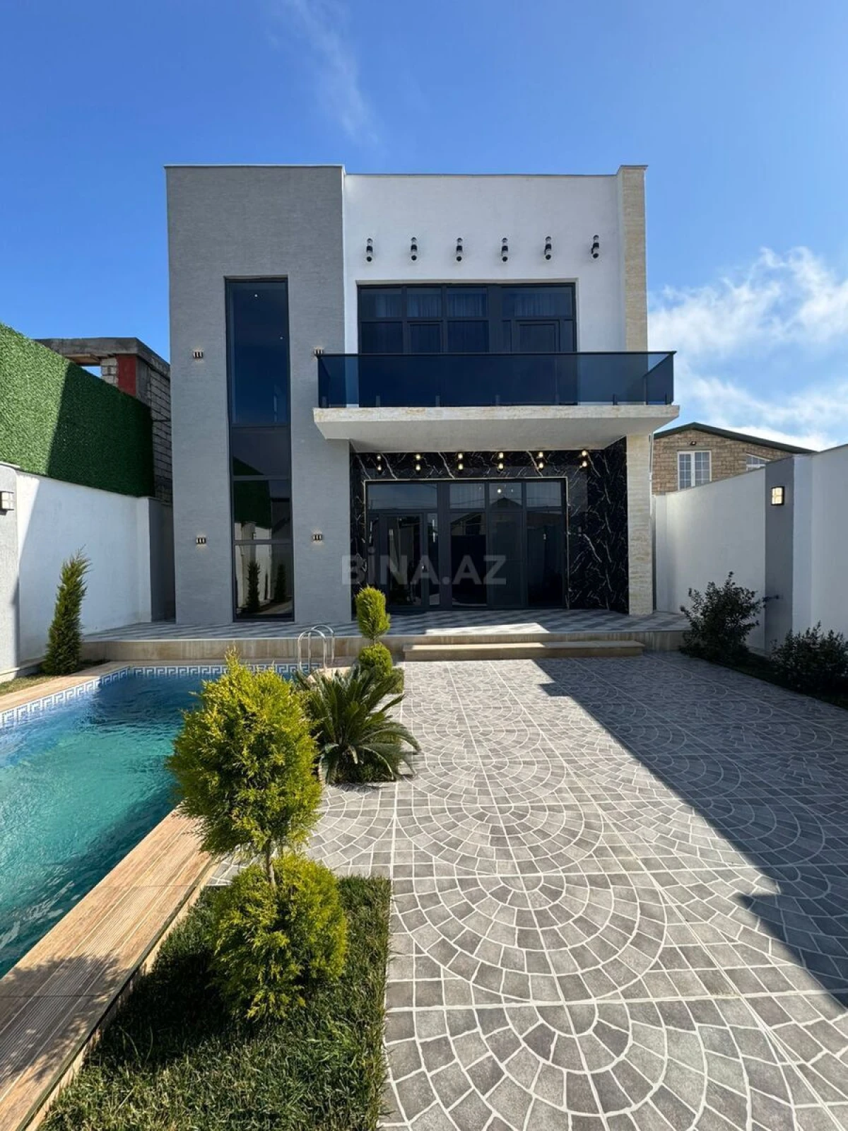 Satılır 4 otaqlı həyət evi 270 m²