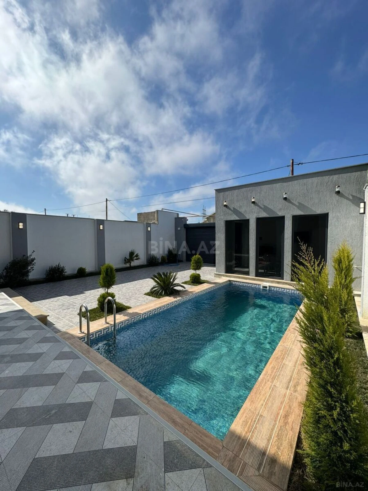 Satılır 4 otaqlı həyət evi 270 m²