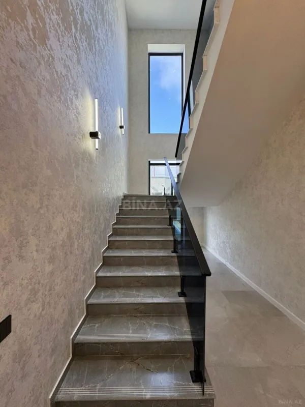 Satılır 4 otaqlı həyət evi 270 m²