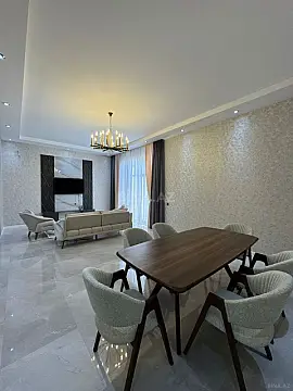 Satılır 4 otaqlı həyət evi 270 m²