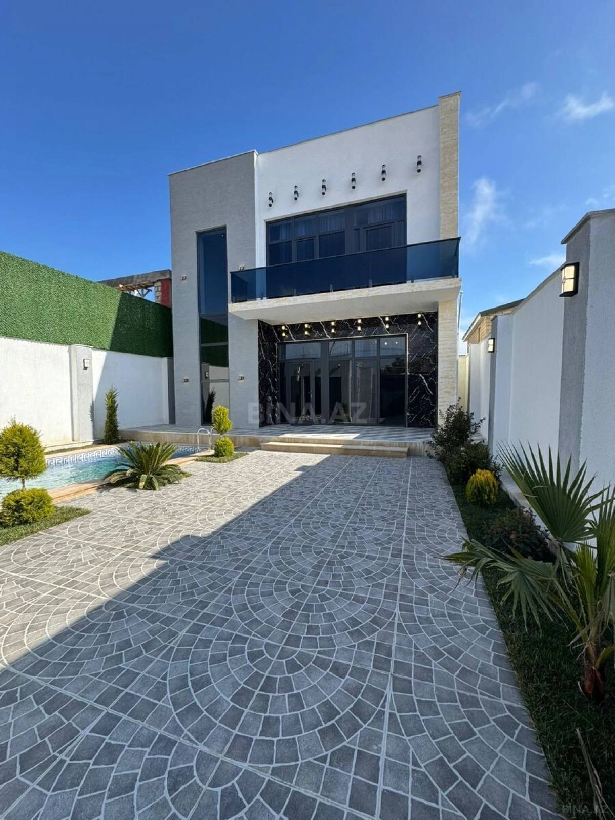Satılır 4 otaqlı həyət evi 270 m²