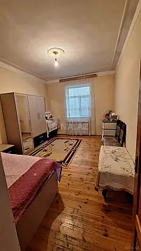 Satılır 9 otaqlı həyət evi 220 m²