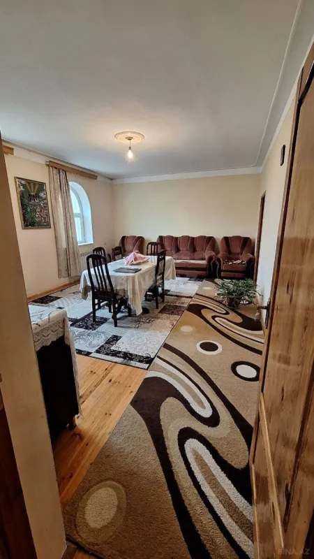 Satılır 9 otaqlı həyət evi 220 m²