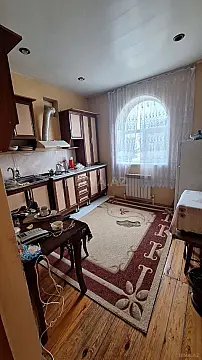 Satılır 9 otaqlı həyət evi 220 m²