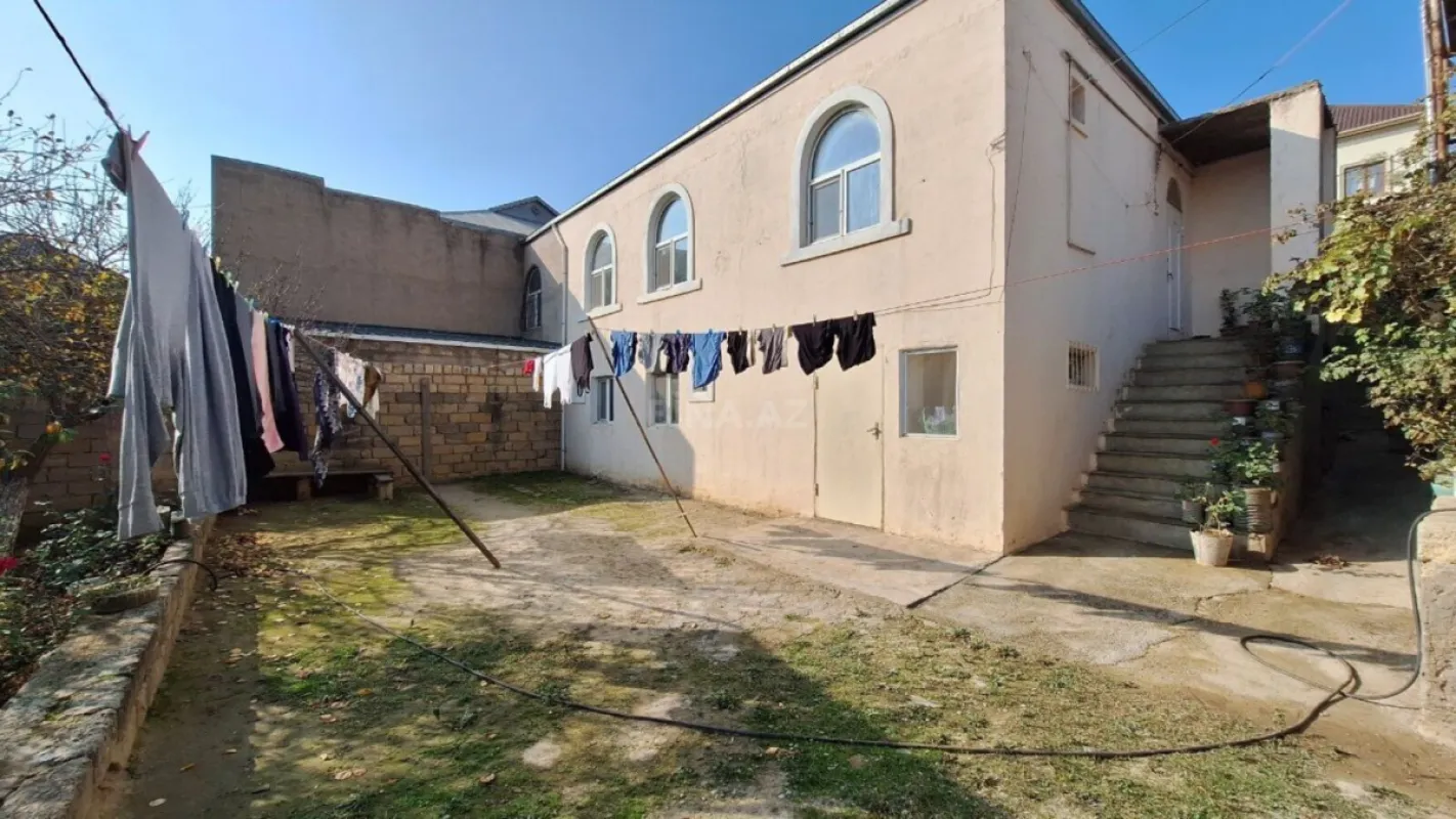 Satılır 9 otaqlı həyət evi 220 m²
