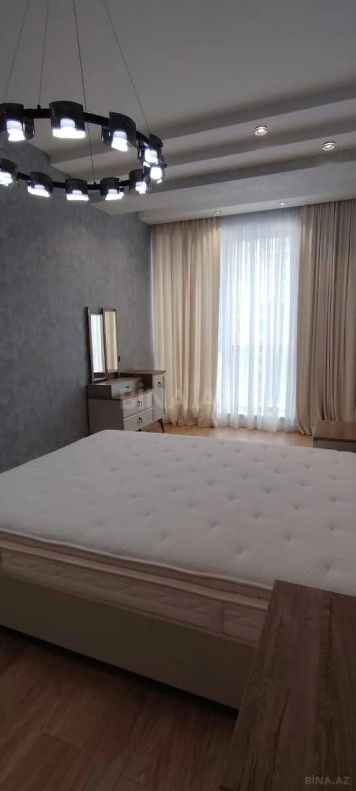 Kirayə verilir 2 otaqlı mənzil 90 m²