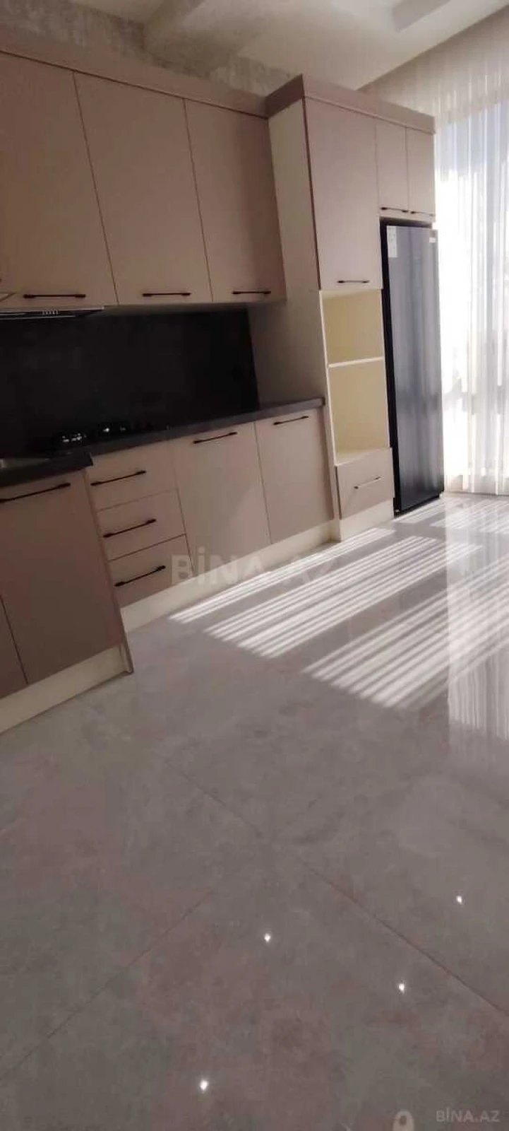 Kirayə verilir 2 otaqlı mənzil 90 m²