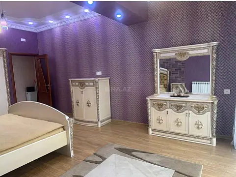 Kirayə verilir 4 otaqlı mənzil 181 m²