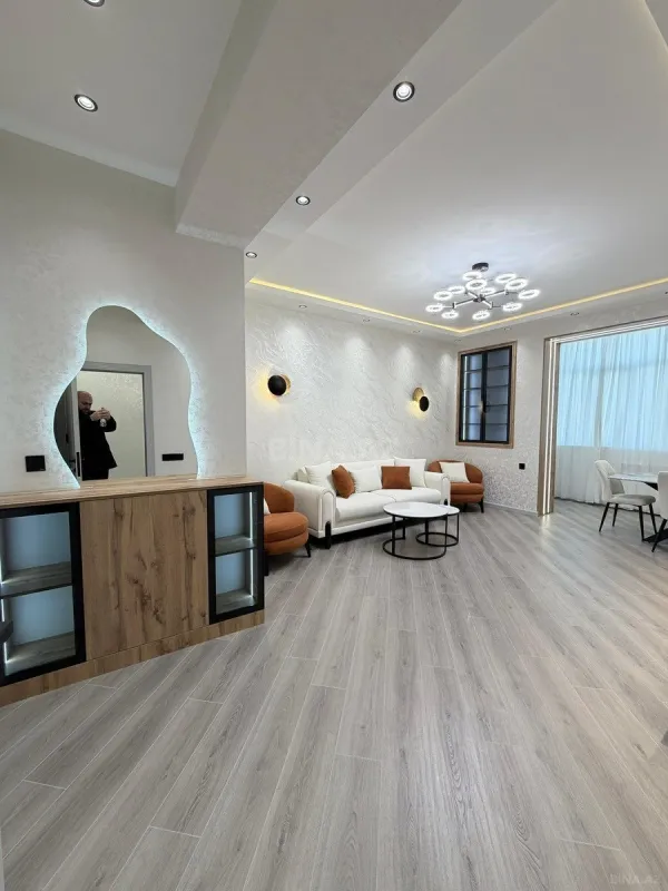 Satılır 2 otaqlı mənzil 83 m²