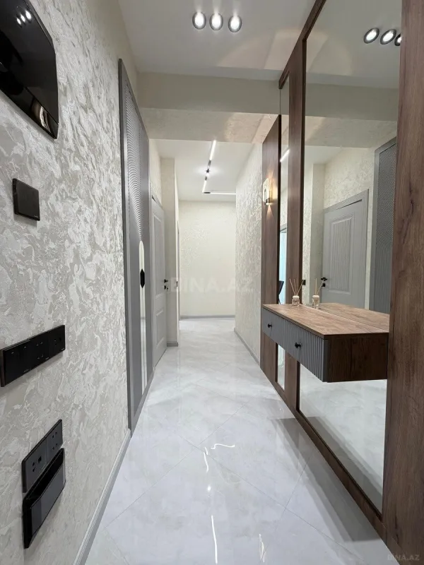 Satılır 2 otaqlı mənzil 83 m²