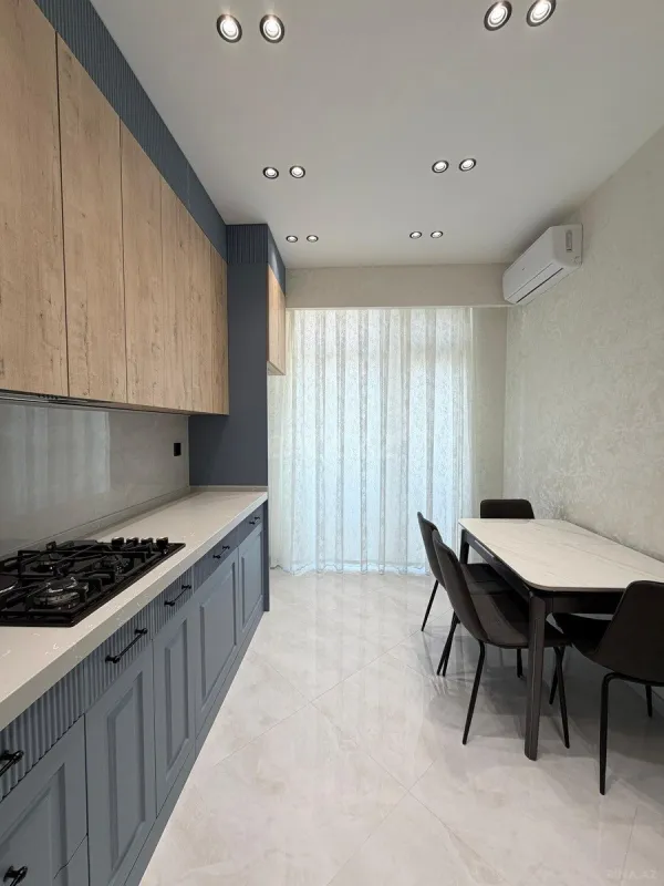 Satılır 2 otaqlı mənzil 83 m²